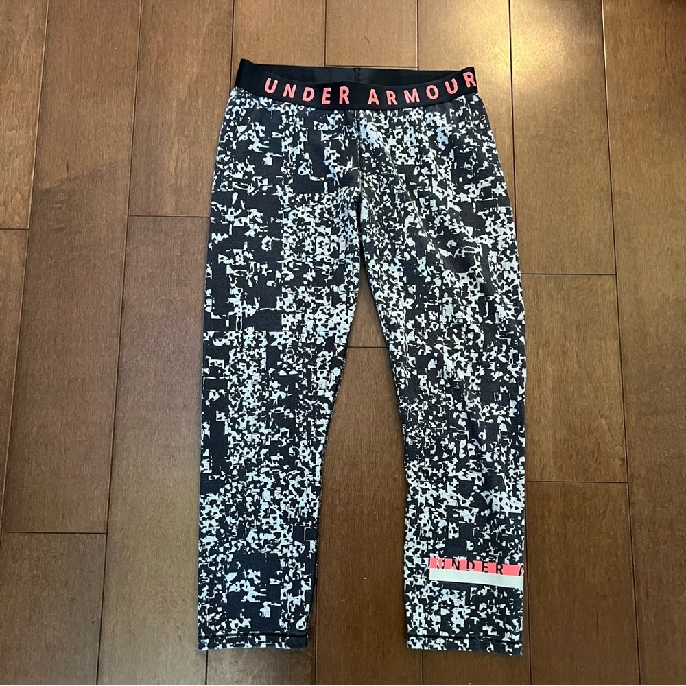 Under Armour Leggings - Size Small - Performance and Style"
